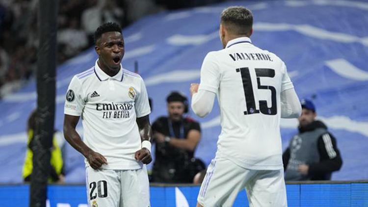 Real Madrid 5 atıp lider turladı