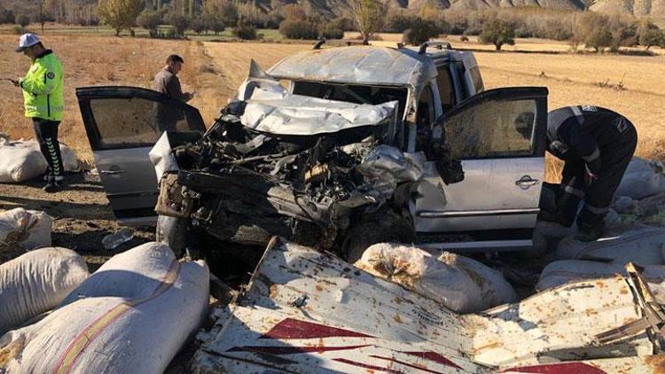 Sivasta feci kaza Uzman çavuştan acı haber, 5 yaralı