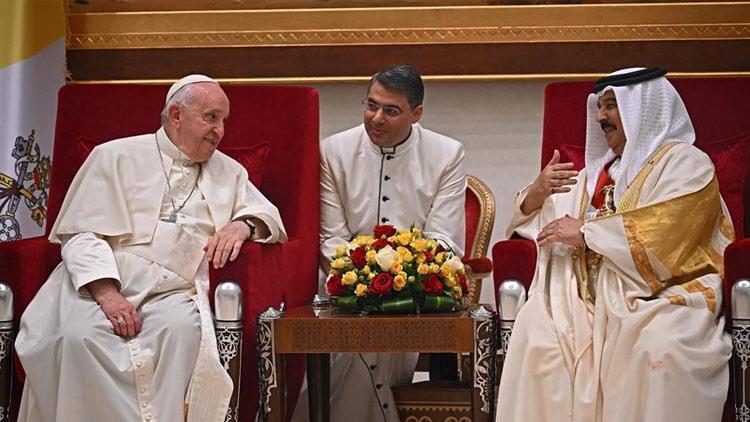 Katoliklerin ruhani lideri Papa Francis Bahreyn’de