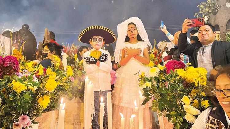 Dünyanın en ilginç festivali: Yaşasın ölüler