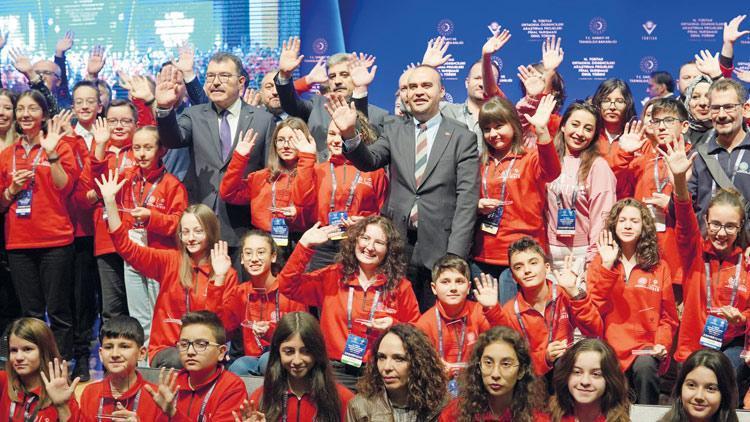 Genç bilim insanlarına Diyarbakır’da ödül yağmuru ‘Kusursuz kulak’tan astronomi sözlüğü