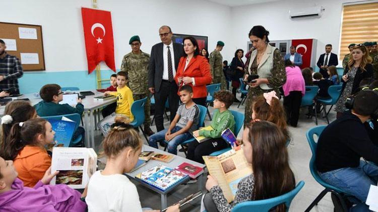 Türk askerinden Kosovalı öğrencilere sınıf desteği