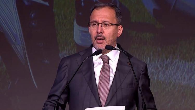 Bakan Kasapoğlu: Futbolda hedef zirve olmalı