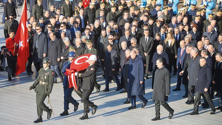 Devletin zirvesi Ata’ya saygı için buluştu