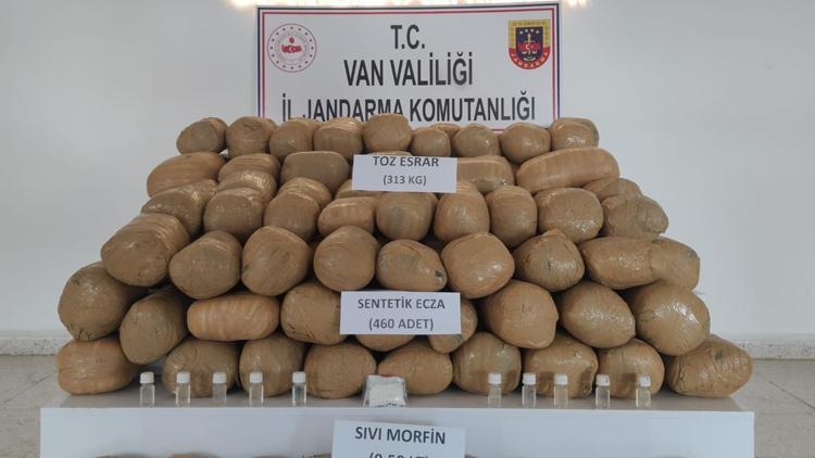 Son dakika... Bakan Soylu duyurdu: Vanda 313 kilogram toz esrar ele geçirildi