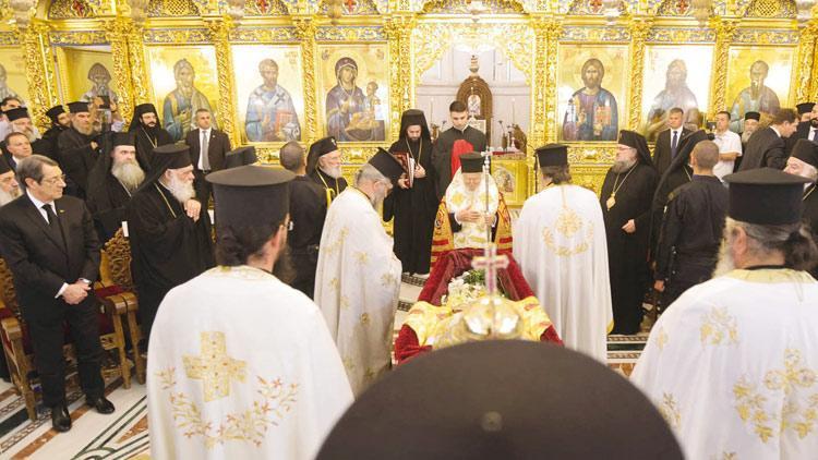 Rum Başpiskopos’un cenazesi Ortodoksları buluşturdu