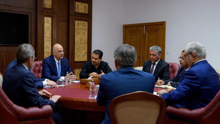 Yunanistan Dışişleri Bakanı Dendias, Libyada Hafter ile görüştü