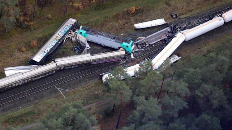 Almanya’da iki yük treni çarpıştı: 2 yaralı