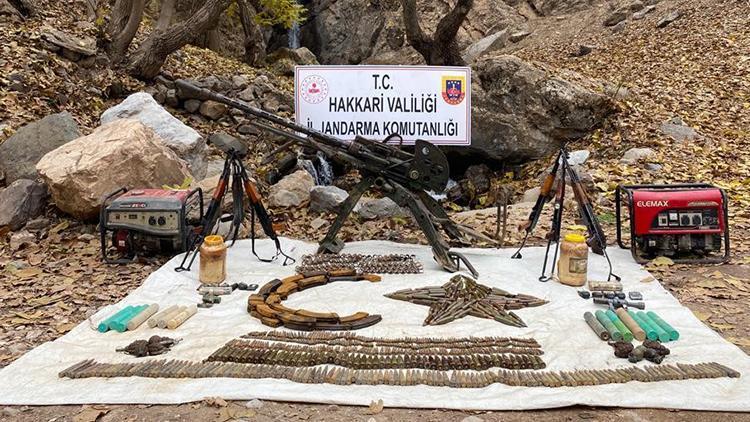 Hakkaride PKKya ait çok sayıda silah ve mühimmat ele geçirildi