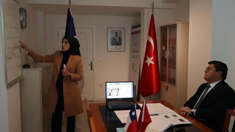 Şili Büyükelçisi Türkçe öğreniyor