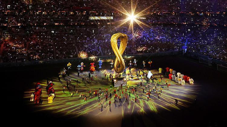 Katar 2022 Dünya Kupasında görkemli açılış Dünya yıldızları sahne aldı