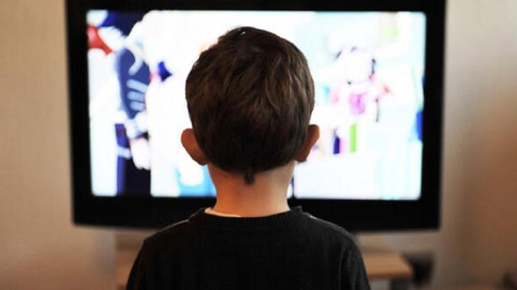 4 yaşındaki çocuk video izleyerek 2 dil öğrendi