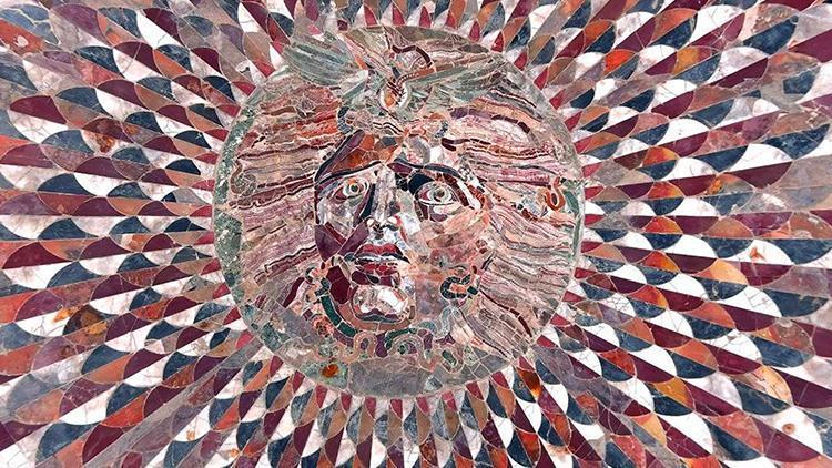 Medusa mozaiği dünyada tek Görenler hayran kalıyor