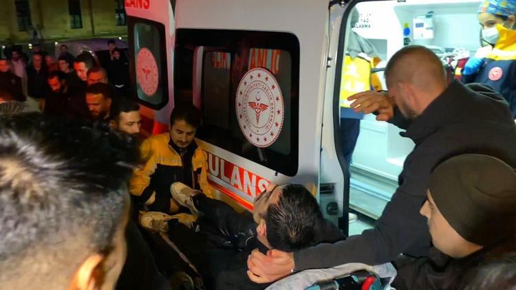 Polise ateş açarak kaçmaya çalışan şüpheli bacağından vurularak etkisiz hale getirildi: 3 gözaltı