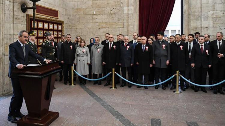 Bakan Özer ve öğretmenlerden Anıtkabir’e ziyaret