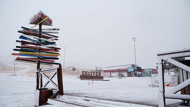 Erciyes beyaza büründü, kar kalınlığı 20 santimetreyi buldu