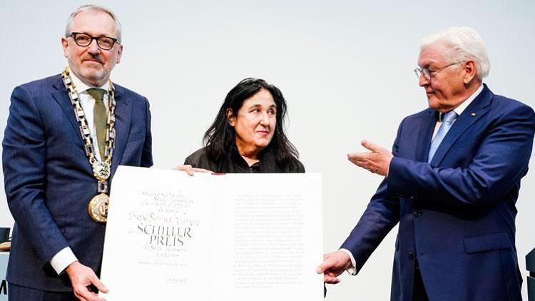 Özdamar’ın ödül konuşması Steinmeier’den: ‘Benim için onur ve büyük zevk’