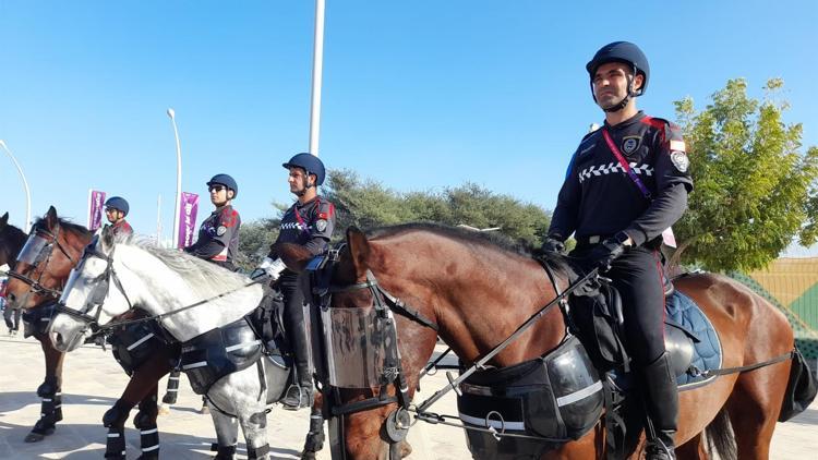 Dünya Kupası’nda görev yapan atlı polislerimize yoğun ilgi