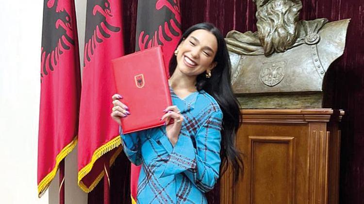 Arnavutluk vatandaşı oldu