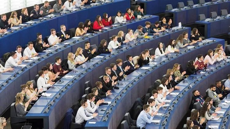 Avrupa Gençlik Parlamentosunda Türkiyeyi Kabataşlılar temsil edecek