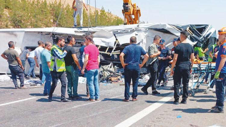 Yolcu değil ölüm otobüsleri 11 ayda 43 kazada 83 kişi öldü