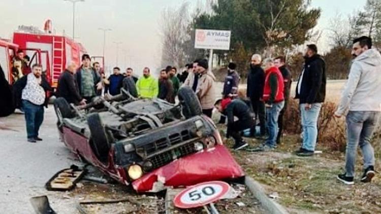 Ankarada otomobil, direğe çarpıp takla attı: 1 ölü, 4 yaralı