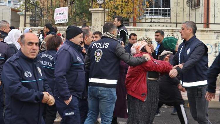 Diyarbakırda kadın ve erkek pazarcılar arasında gerginlik