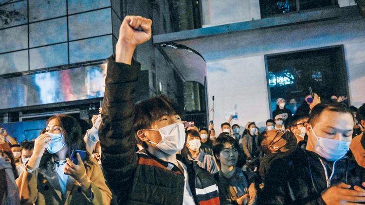 Çin’de protestocuları cep sinyali ele verdi