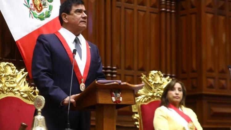 Perunun yeni başkanı Boluarte yemin ederek göreve başladı