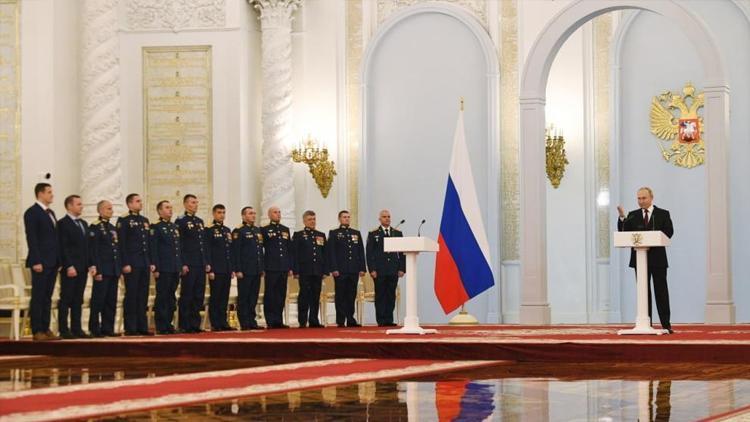 Putin’den Ukrayna’da görev yapan askerlere Altın Yıldız madalyası