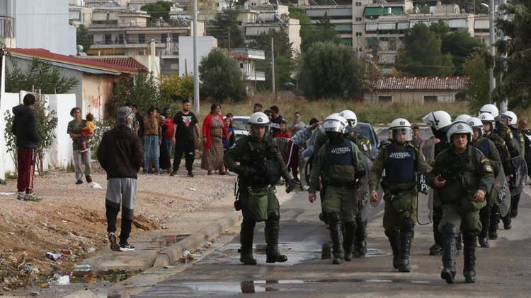 Yunanistan’da 16 yaşındaki genci vuran polis hakim karşısında