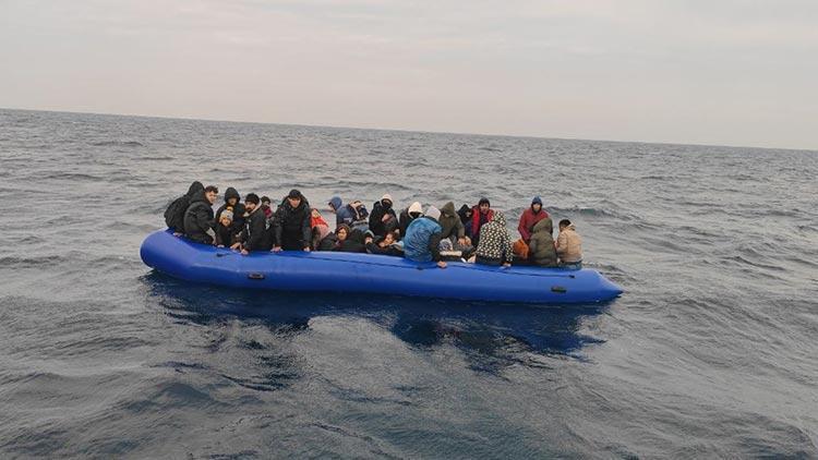 Yunan unsurları tarafından ölüme terk edilen 118 kaçak göçmeni Sahil Güvenlik ekipleri kurtardı