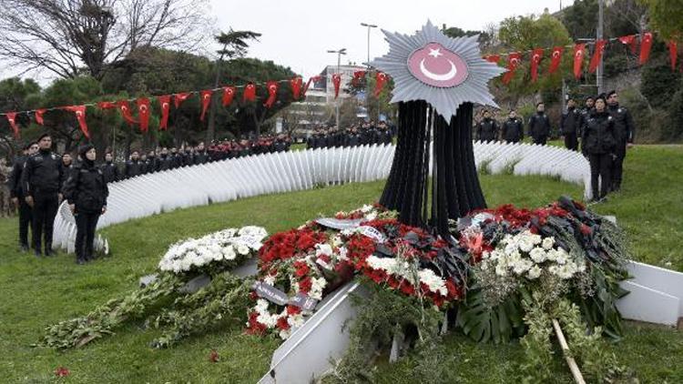Beşiktaştaki terör saldırılarında şehit düşenler anıldı