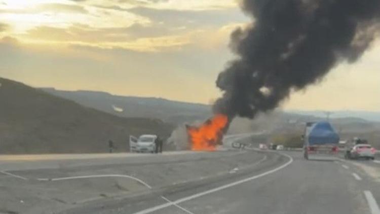 Batman’da seyir halindeki TIR alev topuna döndü