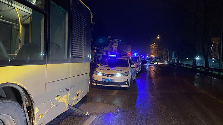 Bursada belediye otobüsüne çarpan otomobil ikiye bölündü: 1 ölü