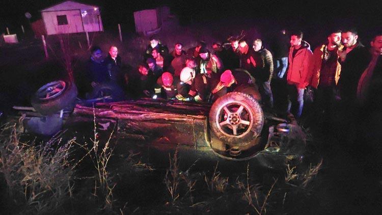 Kediye çarpmamak için manevra yaptığı otomobiliyle şarampole uçtu: 1 ölü, 1 yaralı