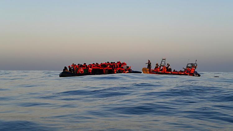 Manş Denizi’nde göçmen teknesi battı