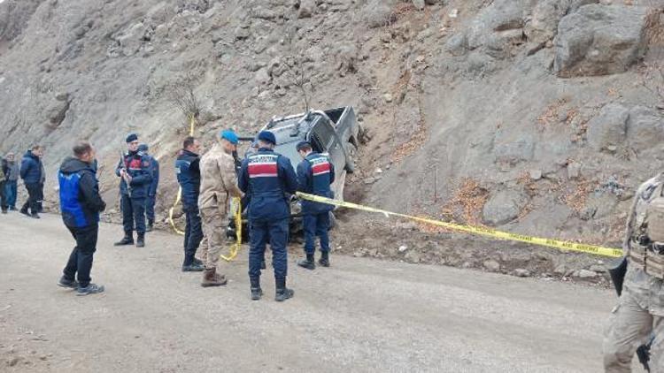 Kan izli aracına yakın yerde ölü bulunan muhtar, toprağa verildi