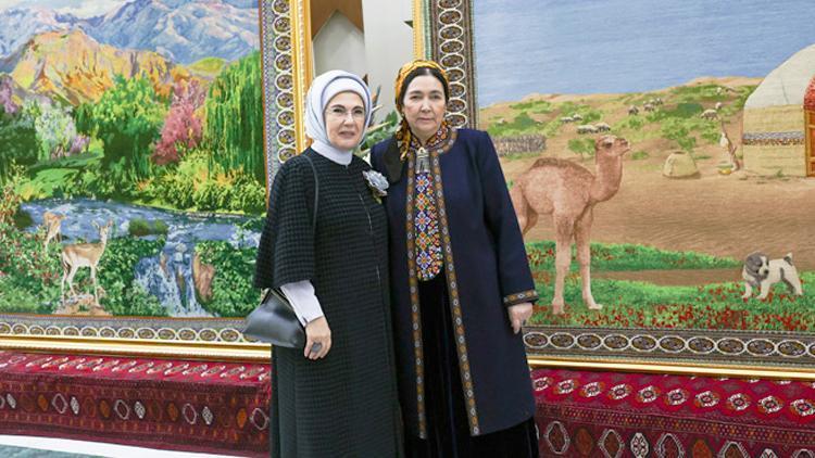 Emine Erdoğandan, Türkmenistan’da Türkmen El Sanatları Sergisine ziyaret