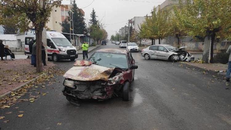 Adıyamanda otomobiller çarpıştı: 4 yaralı