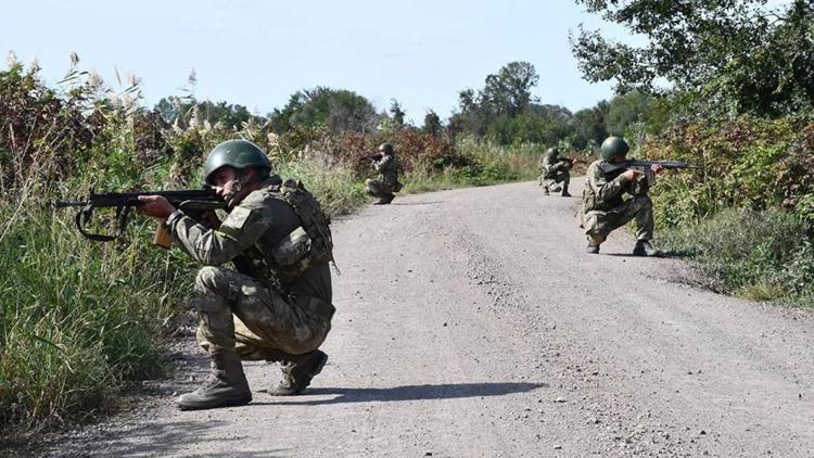 MSB duyurdu: Ülkemize yasa dışı yollarla geçmeye çalışan 13 şahıs yakalandı