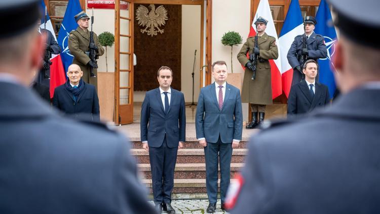 Polonya, Fransa’dan 2 adet gözlem uydusu satın alacak