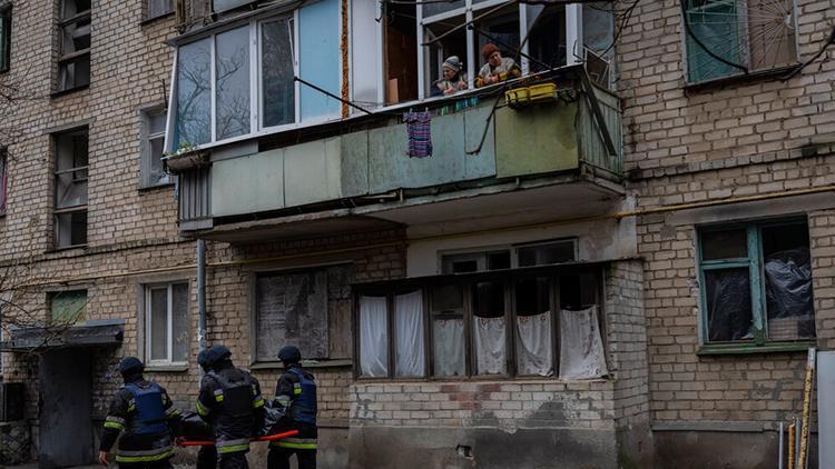 Hersonda yoğun topçu saldırısı: Ukraynalı siviller kenti terk ediyor
