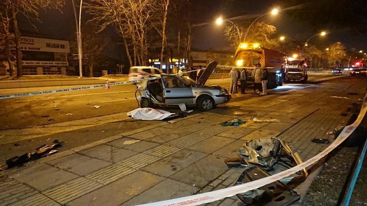 Ankarada feci kaza 2 kişi hayatını kaybetti, 3 kişi yaralandı