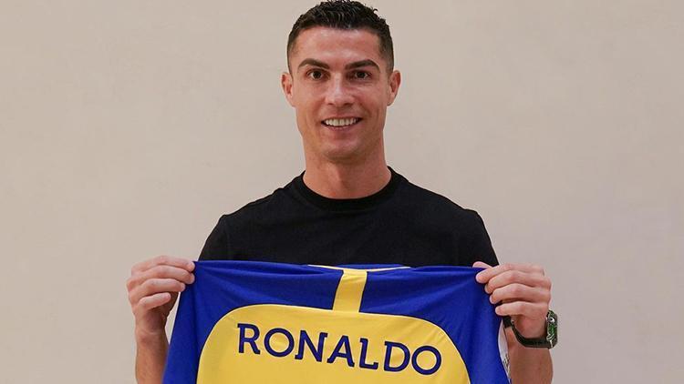 Cristiano Ronaldo, resmen Al Nassrda Formayı giydi, imzayı attı