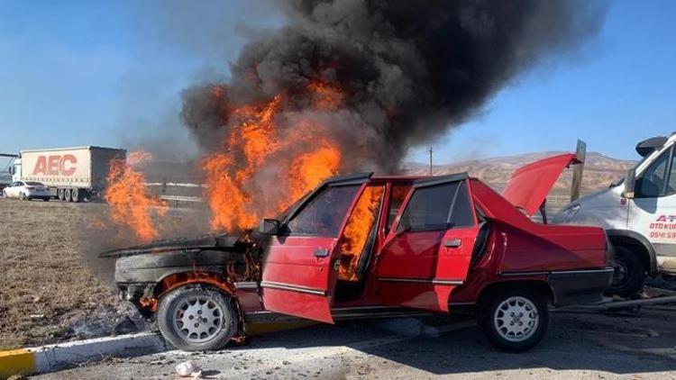 Kaza sonrası otomobil alev aldı Sürücü sinir krizi geçirdi