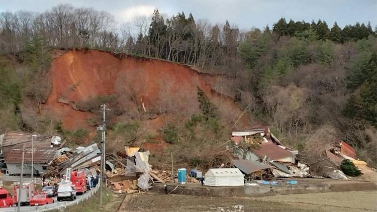 Japonyada heyelan: 10 ev toprak altında kaldı, 2 kişi kayıp