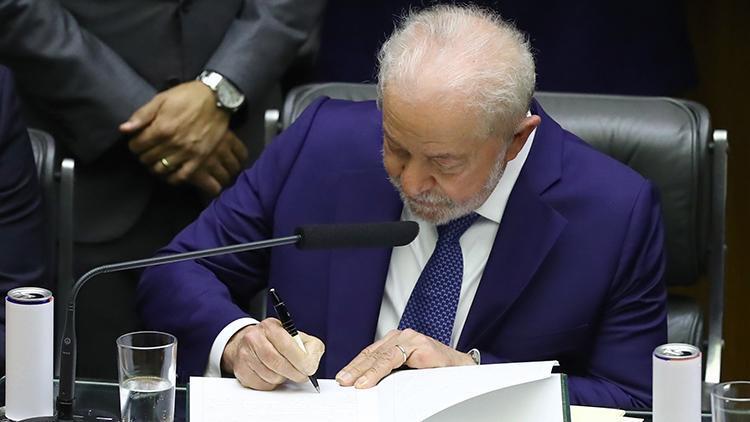 12 yıl sonra yeniden... Brezilya’nın yeni Devlet Başkanı Lula yemin etti