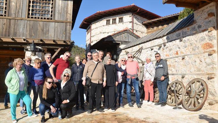 Antalya’daki ‘düğmeli evler’e ziyaretçi akını