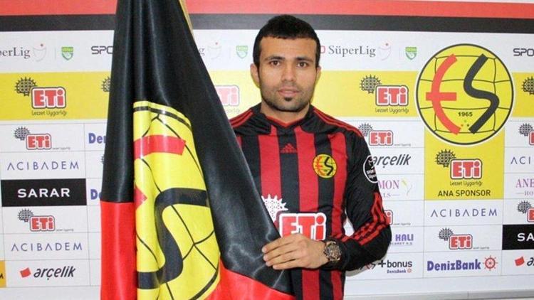 Hürriyet Gücer, Eskişehirspor’un transfer yasağının kalkması için imza verdi